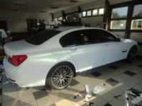 BMW 7 - celopřevlek do bílé perleti / průběh