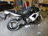Honda 600RR - černý a bílý cabon